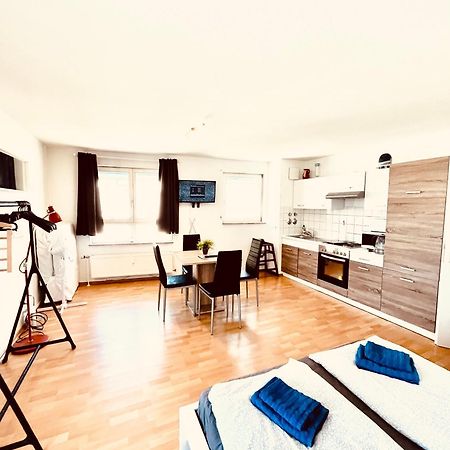 Outletcity Apartment Ferienwohnung Metzingen Метцинген Экстерьер фото